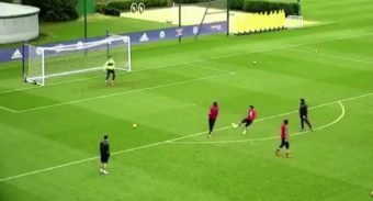 Willian à l’entraînement, c’est lucarne sur lucarne !
