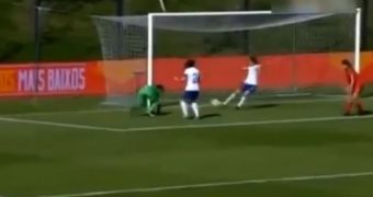 Le CSC incroyable d’une joueuse du Portugal U17 qui tire dans la tête de sa gardienne