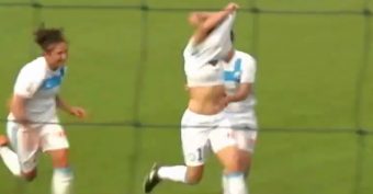 Une joueuse marseillaise enlève son maillot après un but face au PSG !