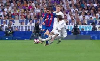 VIDEO : Carton rouge pour Sergio Ramos après un tacle les deux pieds décollés sur Messi !