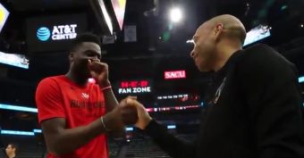 Le basketeur NBA Clint Capela est tout ému de rencontrer Thierry Henry ! (Vidéo)