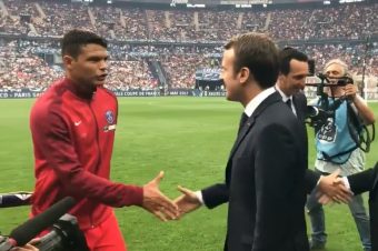 VIDEO: Emmanuel Macron, fan de l’OM, s’est fait huer par les supporters du PSG au Stade de France !