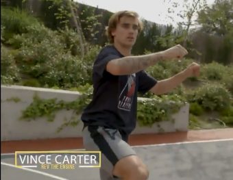 Antoine Griezmann défie le basketteur C.J. McCollum en imitant des célébrations des joueurs