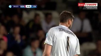 Des supporters de l'AC Milan jettent des faux billets sur Donnarumma en plein match !