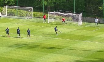 Paul Pogba fait de grosses misères à Benoît Costil à l’entrainement ! (Vidéo)