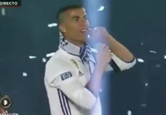 Gênant : quand CR7 demande au public de chanter « Cristiano Ronaldo Ballon d’Or » !