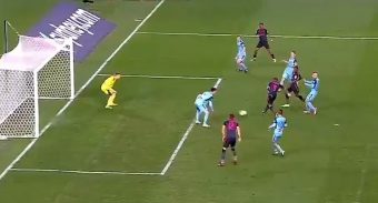Alexandre Lacazette marque dès son premier match avec Arsenal après 11 minutes sur le terrain !