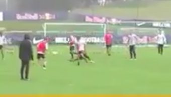 Naby Keita tacle violemment son coéquipier et provoque l'arrêt de l'entrainement du RB Leipzig !