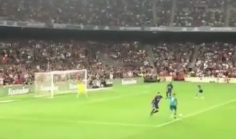 Le nombre incroyable de fans du Real Madrid qui se sont levés sur le but de Ronaldo au Camp Nou !