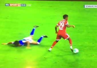 Kingsley Coman humilie son adversaire avec un dribble très sale !