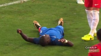Le KO terrible de Malang Sarr après avoir été percuté par le gardien du Chili !