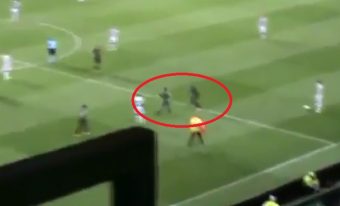 La tentative d'agression d'un supporter du Celtic sur Mbappé filmée depuis les tribunes !