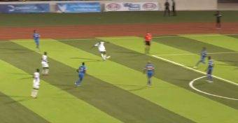 Cheikh Ndoye marque un but sublime face au Cap-Vert... avec l'aide de l'arbitre !