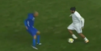 Ronaldinho humilie encore ses adversaires lors d’un match de gala !