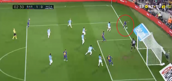 La grosse erreur d'arbitrage qui permet au Barça de marquer !