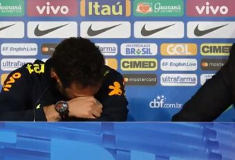 Quand Neymar se met à pleurer en pleine conférence de presse !