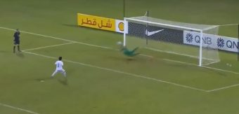 Le gardien du Qatar U19 se fait expulser pendant la séance de tir au but, le capitaine prend sa place !