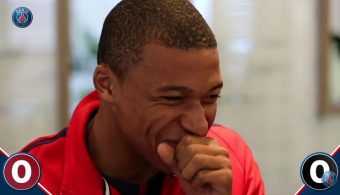 VIDÉO: Quand Mbappé, Rabiot, Areola et Nkunku jouent au challenge 'Tu ris, tu perds !'