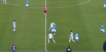 Récupération, remontée de balle, finition : encore un chef d'oeuvre dingue du Napoli !