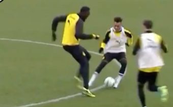 Usain Bolt claque un petit-pont à l'entrainement de Dortmund !