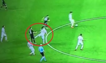 Quand Ramos craque et met un coup de pied volontaire à un Argentin !