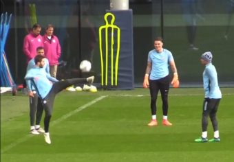 Les joueurs de City veulent troller Bernardo Silva pendant une brésilienne mais il est beaucoup trop fort !