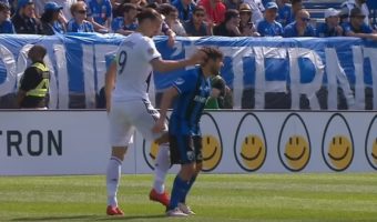 Ibrahimovic gifle son adversaire et prend un rouge !