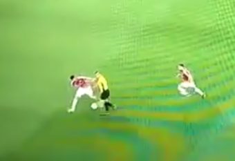Un joueur met 4 petits ponts à la suite à 4 adversaires différents !
