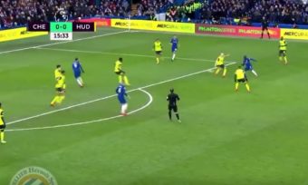 Le premier but de Higuain avec Chelsea sur une merveille de passe de Kanté !