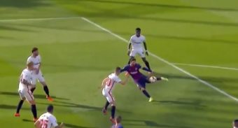 Le but absolument génial de Messi face à Séville sur une reprise de volée !