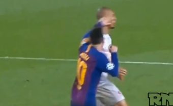 Messi aurait dû avoir un carton rouge pour ce coup de poing sur Fabinho !