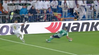 Le penalty incroyable non-sifflé pour le Real Madrid face au Betis !