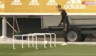 La vidéo incroyable de Gareth Bale qui joue au golf à l'entrainement du Real !