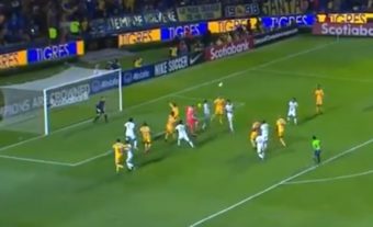 Le gardien des Tigres marque le but de la qualification dans les arrêts de jeu !