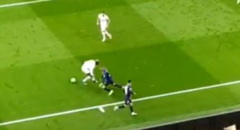 Le superbe enchaînement virgule + petit pont de Kylian Mbappé face à Dijon !