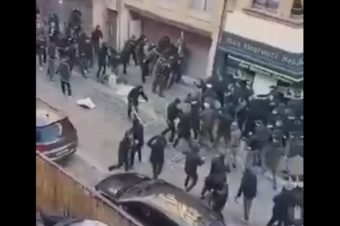 Les images incroyables de la bagarre entre supporters néerlandais et bastiais à Sedan